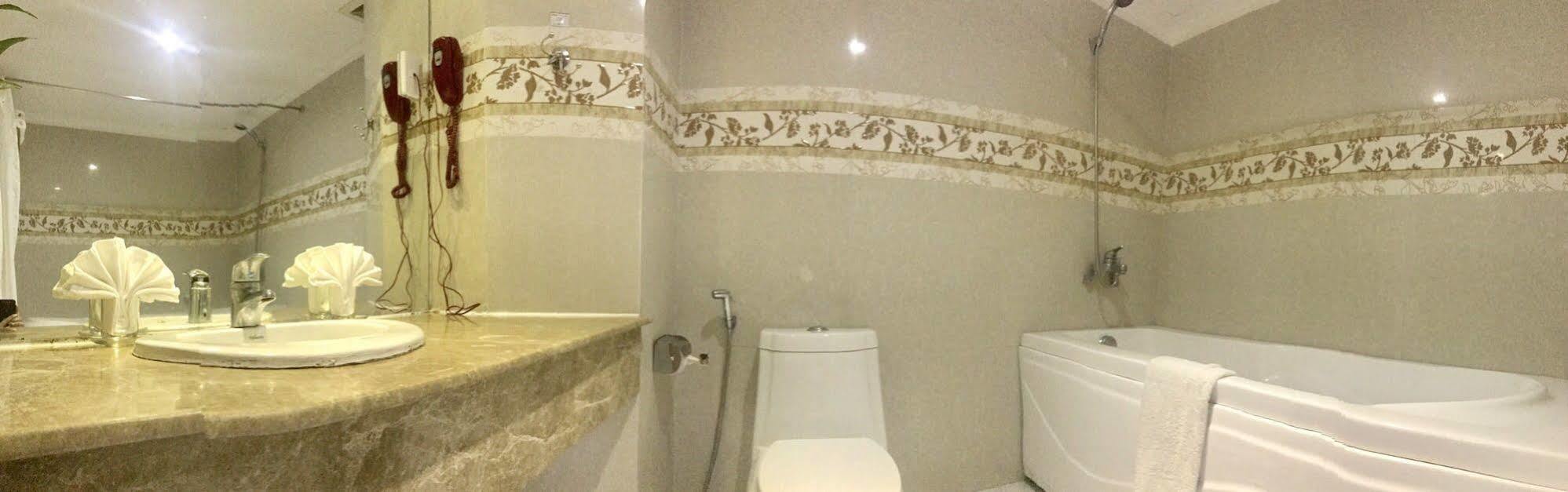 Hoang Yen Hotel Куїнон Екстер'єр фото